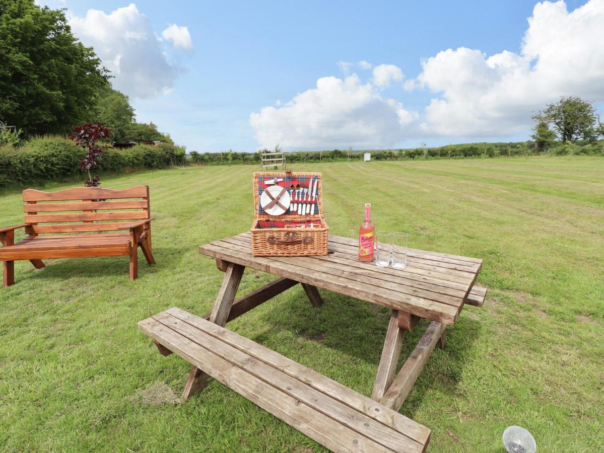 Honeybee Lodge Woodhall Spa Eksteriør billede