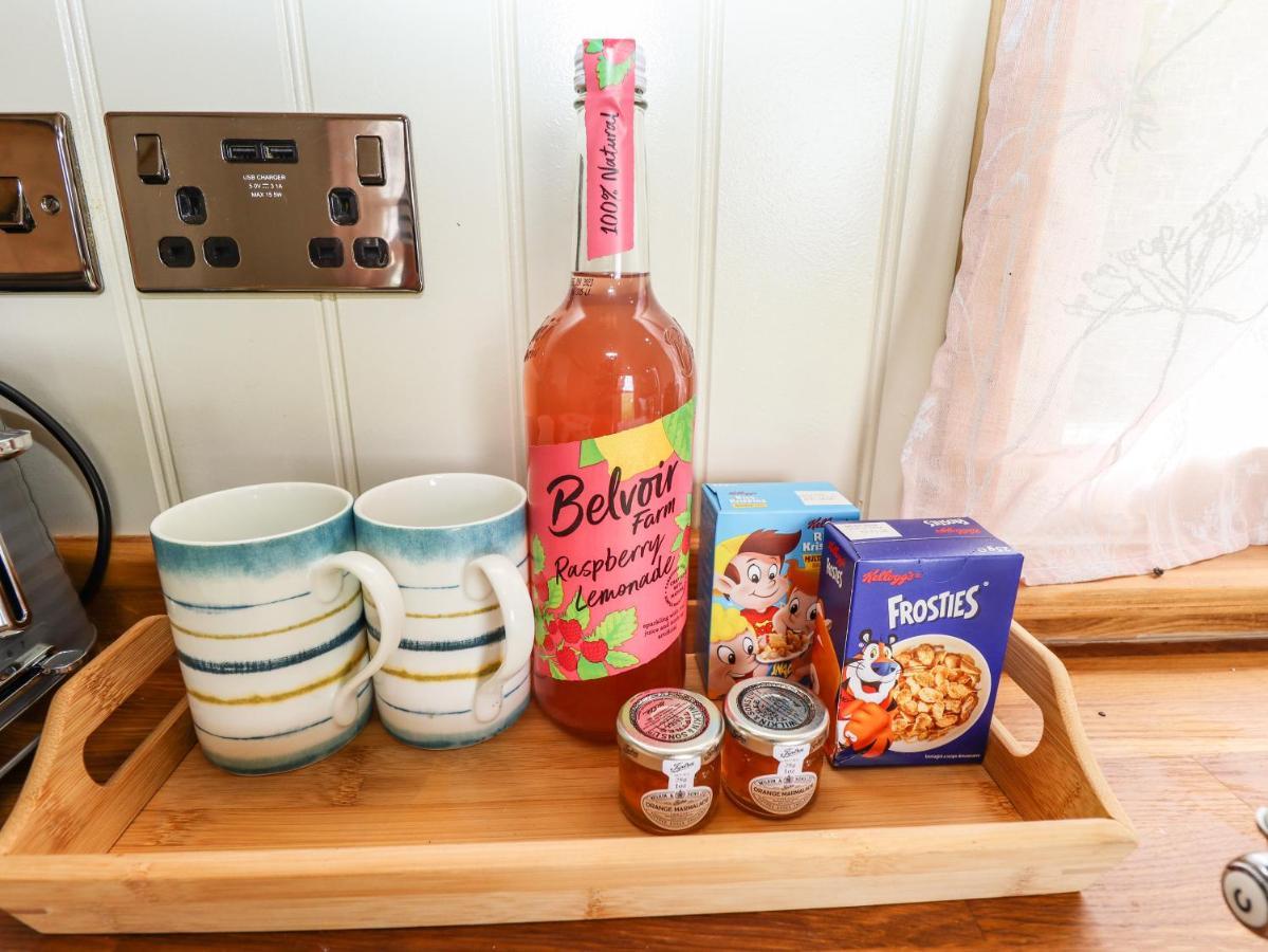 Honeybee Lodge Woodhall Spa Eksteriør billede