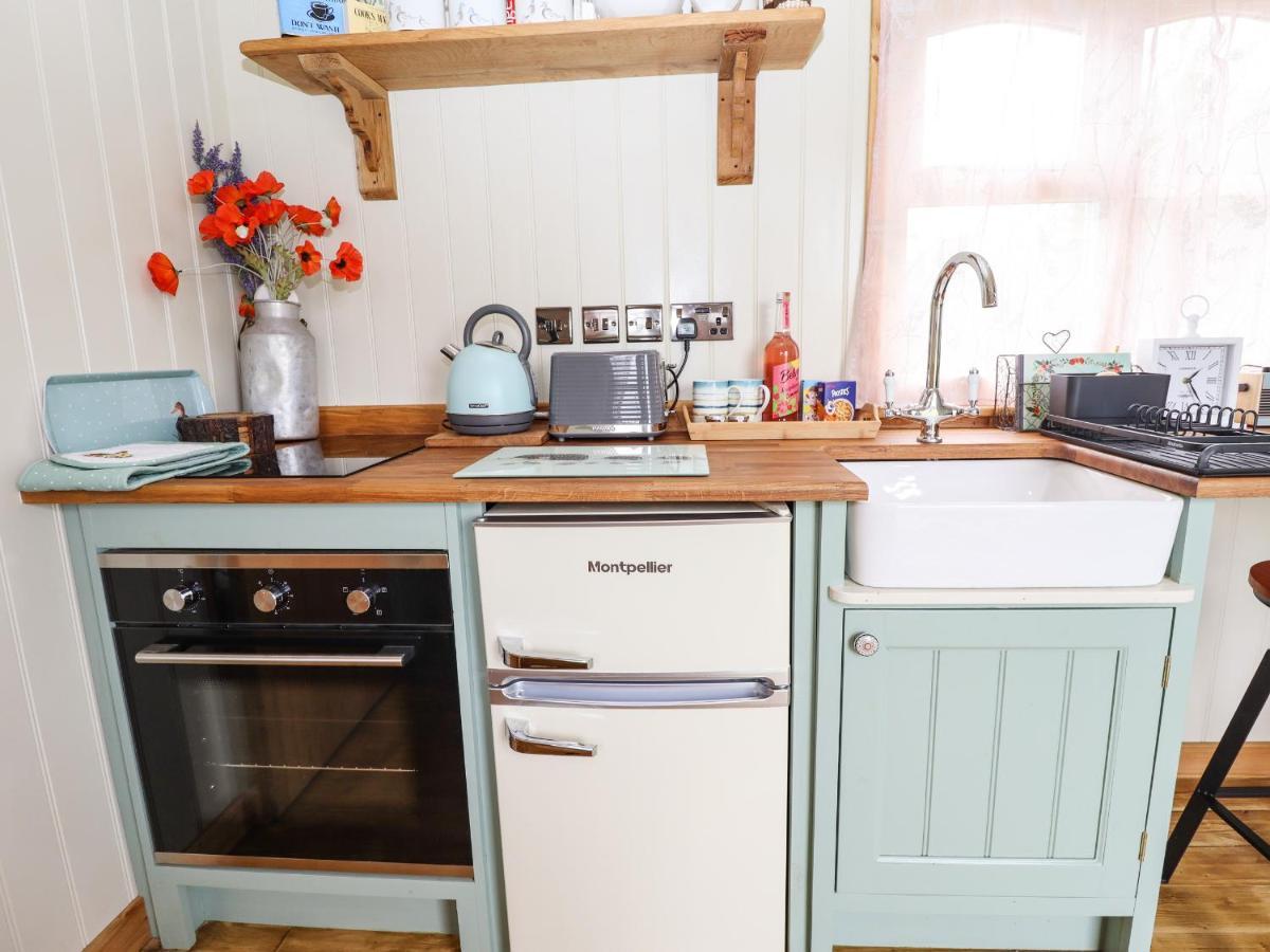 Honeybee Lodge Woodhall Spa Eksteriør billede