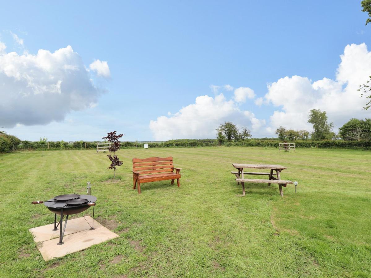 Honeybee Lodge Woodhall Spa Eksteriør billede